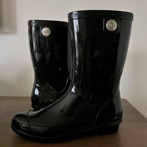 UGG rainboots, never worn! Size 7
